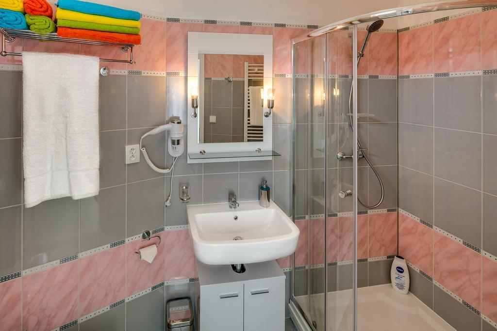 Apartements Studio 964 Líbeznice Exteriör bild