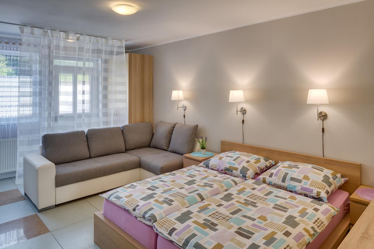 Apartements Studio 964 Líbeznice Exteriör bild